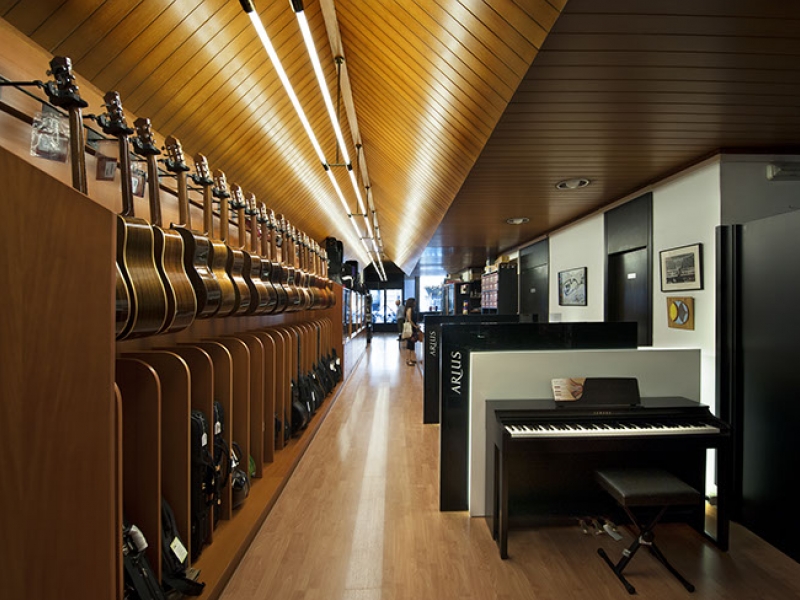 Audenis, una botiga d’instruments i llibreria musical única (4)